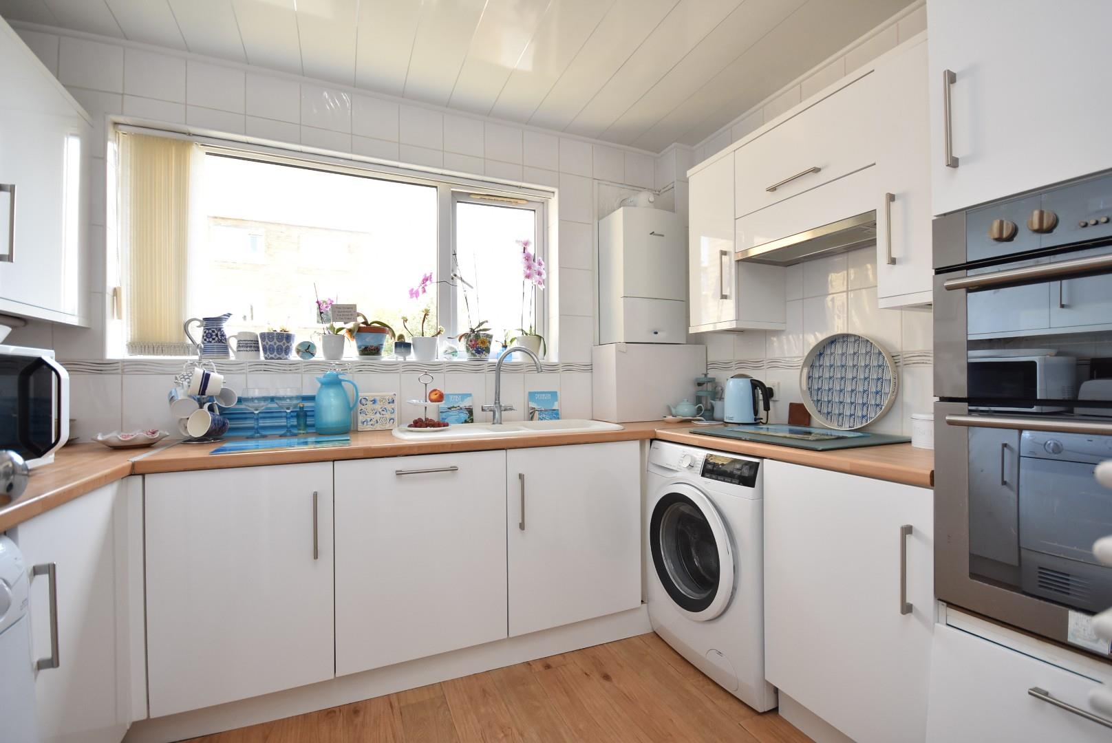 16 Albany Court, Beach Road, Penarth, CF64 1JU
